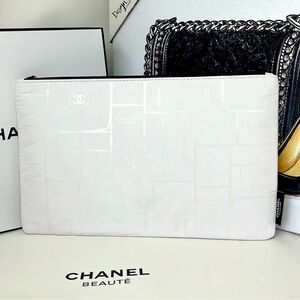 Chanel NWOT large cosmetic/ travel bag/ pouch/ clutch/crossbody